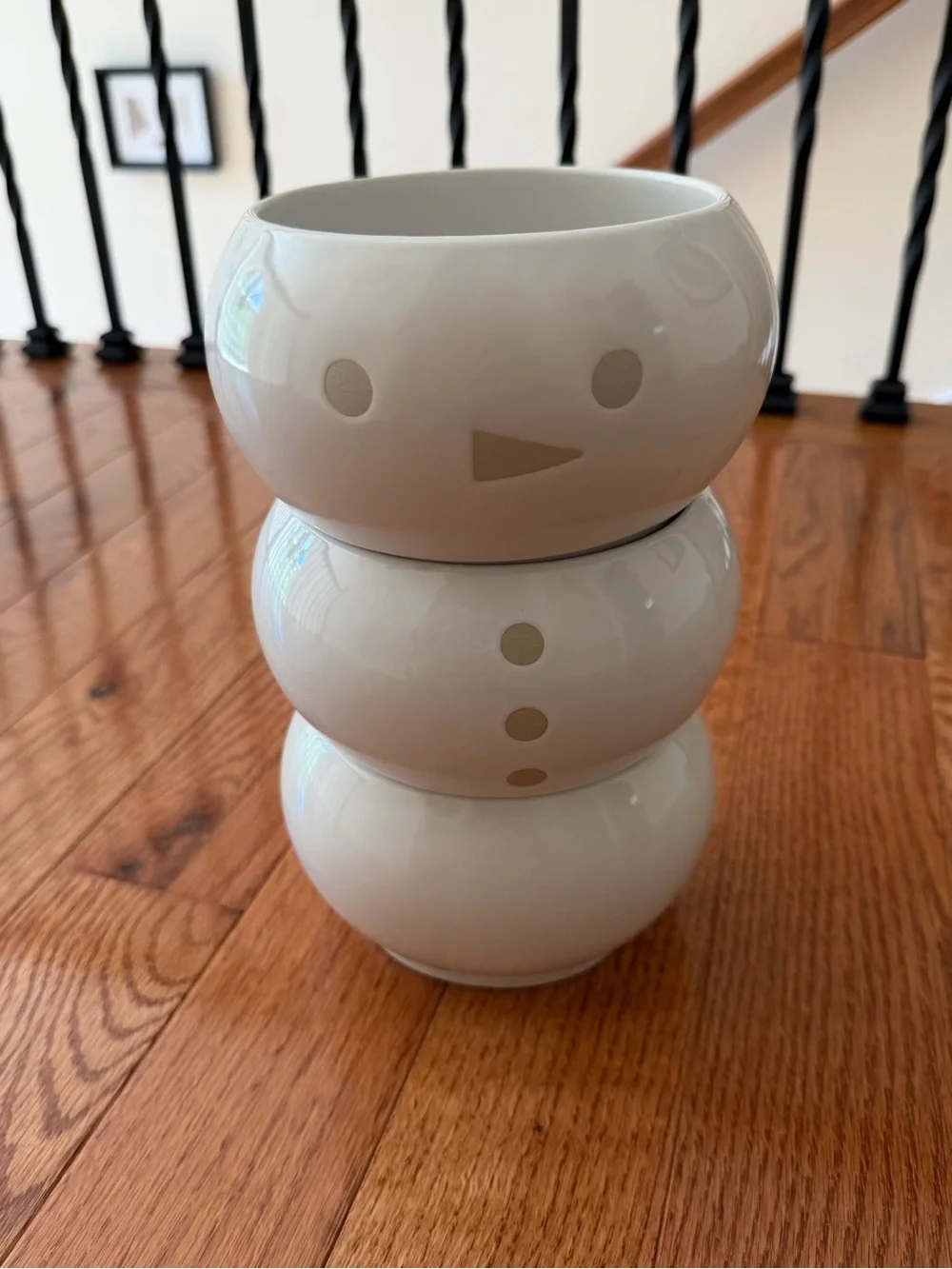 NWT Crate&Barrel Ceramic St Snowman Bowl of 3 Bolws.